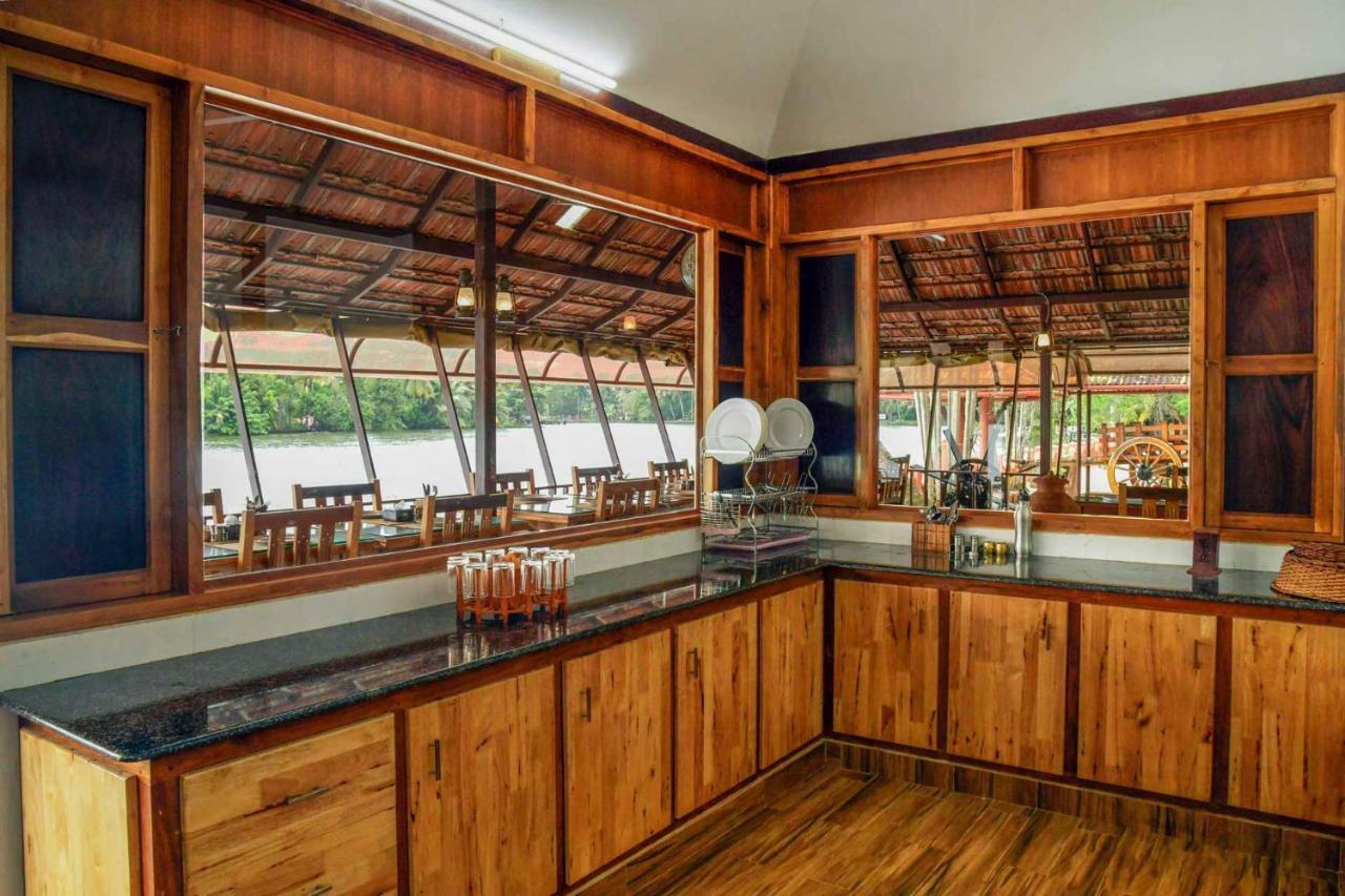 Stayvista At La Riva Heritage Villa With Bicycle Alappuzha Luaran gambar